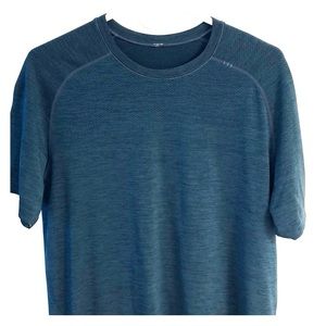 Lululemon Metal Vent Tech Short Sleeve Shirt.